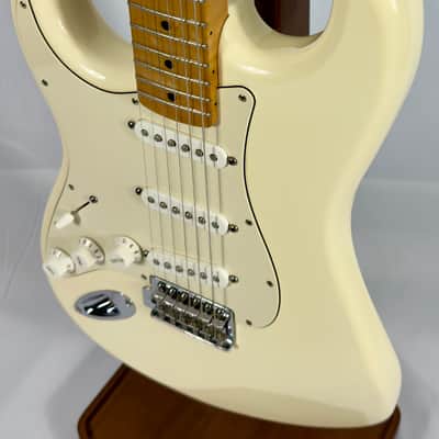 Fender Stratocaster Left Handed MIM Mexico 2011 - Cream image 6