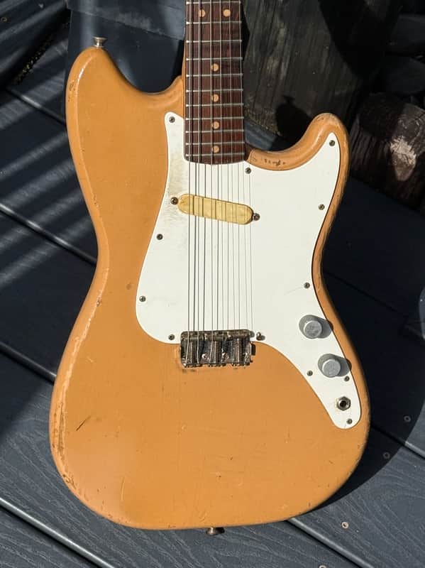 Fender Musicmaster 1964 - really cool vibey Desert Sand like a mini Strat w/a fat neck !