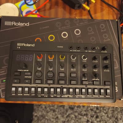 Roland T-8 AIRA Compact Beat Machine 2022 - Present - Black image 2