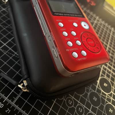 Tascam GT-R1 Portable Guitar / Bass Recorder with case image 2