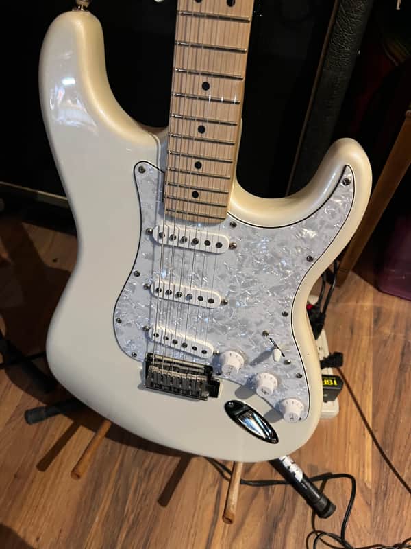 Squier Deluxe Stratocaster 2007 - 2018 | Reverb