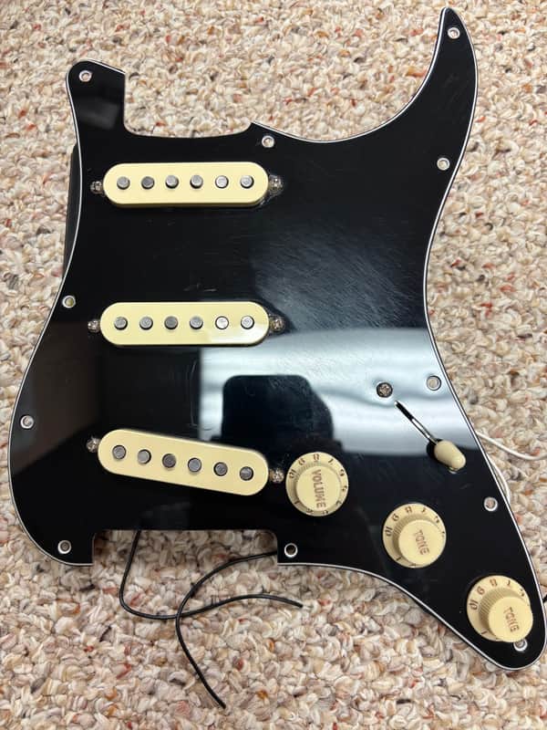 Fender Loaded pickguard 2023-2026 image 1