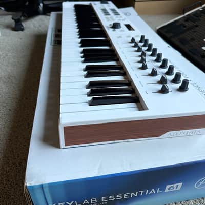 Arturia KeyLab 61 MkII MIDI Controller 2018 - Present - White image 3