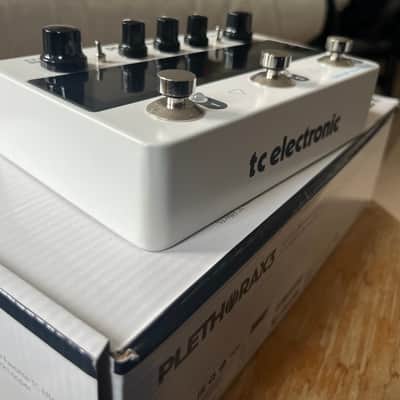 TC Electronic Plethora X3 TonePrint Multi-Effects Pedalboard 2022 - Present - White image 2