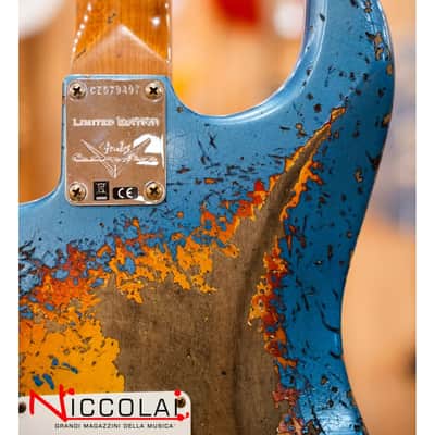 Fender Custom Limited Edition Roasted '60s Stratocaster Super Heavy Relic Aged Lake Placid Blue 3 Color Sunburst image 21