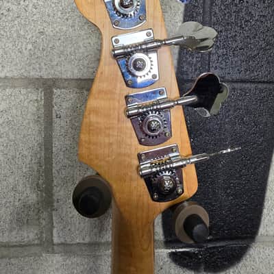 Fender Standard Jazz Bass with Rosewood Fretboard 1999- Bartolini Pick Ups- Black image 10