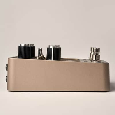 Universal Audio GOLDEN Reverberator Stereo Effects Pedal image 7
