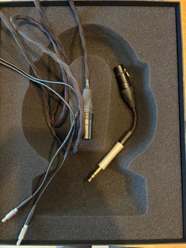Sennheiser HD 800 Headphones 2010s - Black image 1