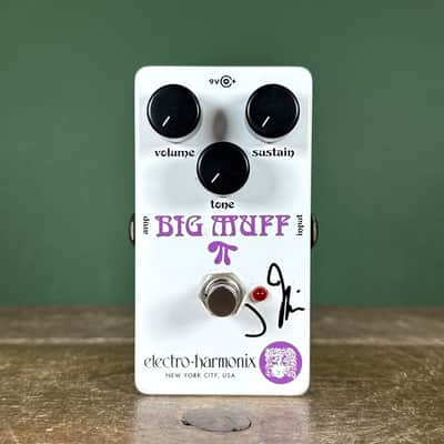Electro-Harmonix J Mascis Signature Ram’s Head Big Muff Pi 2022 - White / Violet image 2