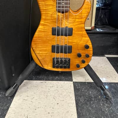 Fender American Deluxe Zone Bass 2001 - 2006 - Amber image 5