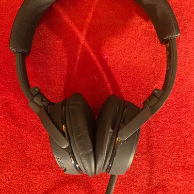 Bose Soundlink Wireless On-Ear Headphones w/ Carrying Case image 2
