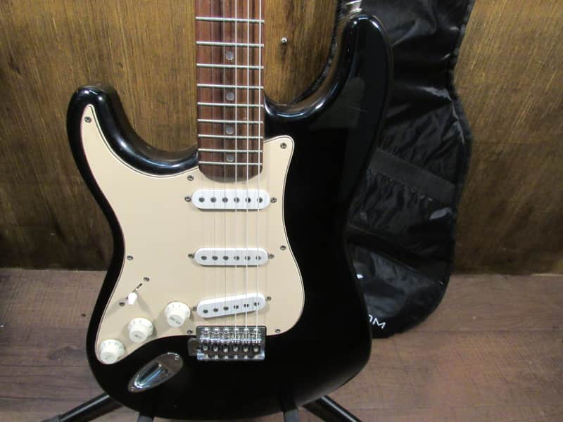 Fender Squier Stratocaster Standard Series Lefty - Black With Gig Bag