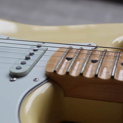 FENDER "Custom Shop Yngwie Malmsteen Vintage White, Scalloped Maple" HARDCASE, PAPERS, STRAP, 3, 68 KG image 8