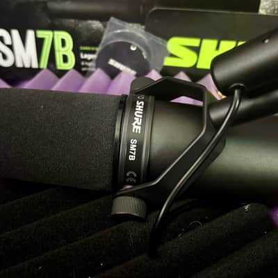 Shure SM7B Cardioid Dynamic Microphone with FREE XLR Cable 2001 - Present - Black imagen 3