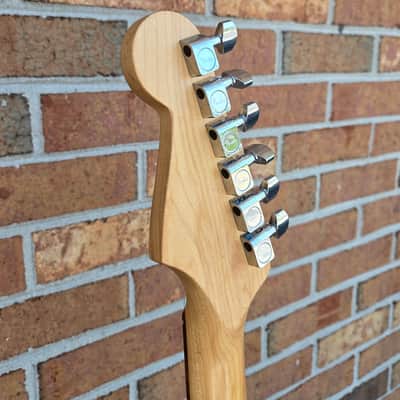 Fender Standard Stratocaster w/ Rosewood Fretboard 2001 - Midnight Wine image 13