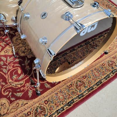 DW Collector's Series VLT 4 Piece Drum Shell Pack W/ Bags 13/16/18/24 - Creme Oyster (C013-8) image 3
