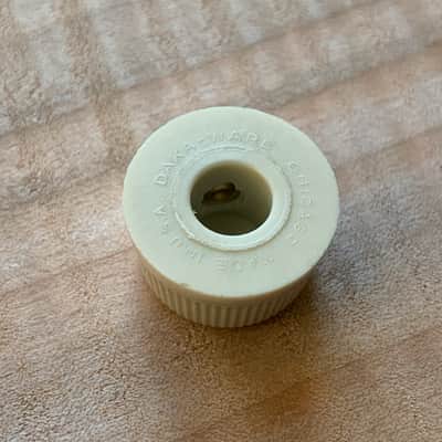 Pair of 11/16" vintage Daka-Ware knobs 1960s-1970s ivory cream colored - Fits Kay Harmony Silvertone image 4