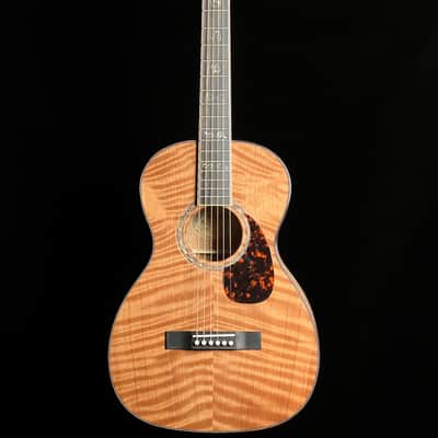 Larrivée OO-03 Acoustic Guitar Flamed Redwood/Mahogany image 2