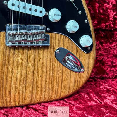 2020 Fender 65 Stratocaster Closet Classic Roasted Ash Natural image 6