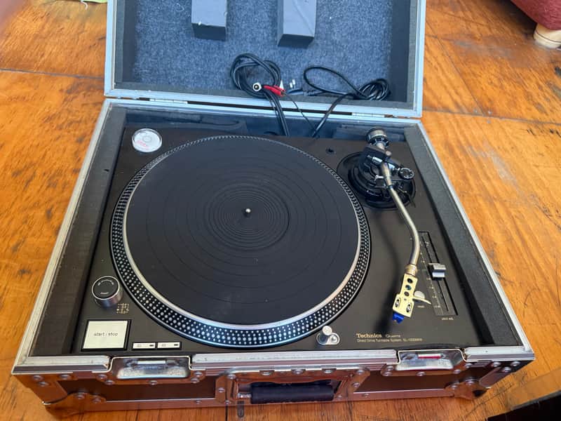Technics SL-1200MK6 2009 UK Mains Voltage Conversion image 1