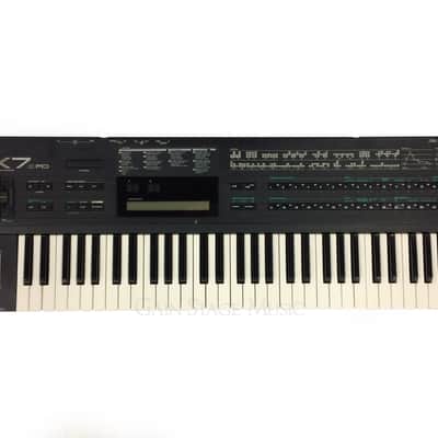 Yamaha DX7IIFD 61-Key 16-Voice Digital Synthesizer with Floppy