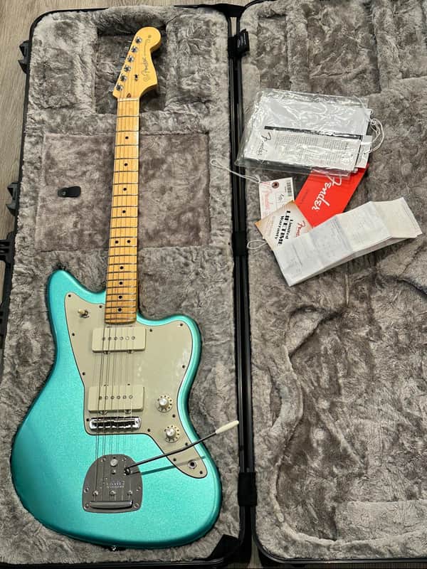 Fender American Professional Jazzmaster with Maple Fretboard 2017 - 2019 - Mystic Seafoam