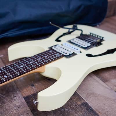 Ibanez PGM30-WH Paul Gilbert Signature with Lo TRS II Tremolo 1995 - 2002 - White image 14
