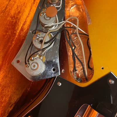 Fender American Vintage Hot Rod '70s Jazz Bass 2014 - Sunburst image 9