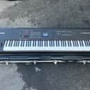Yamaha S90 XS 88-key Master Keyboard 2009 - Present - Black + Gator Case with wheels