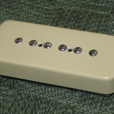 mostly very clean 1990s Gibson P-100 Soapbar pickup with Creme Cover (but can sell with black cover instead) NO mounting screws 6.3k - ideal for NECK position (2 conductor, solder connect) a P100 is a stacked humbucker that's hum-cancelling image 11