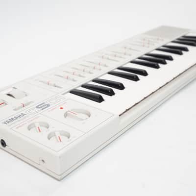 YAMAHA CS01 WHITE Rare Color Mobile Analog Synthesizer CS-01 w/ 100-240V PSU EXCELLENT image 7