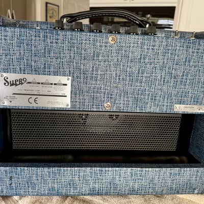 Supro 1622RT Tremo-Verb 25-watt 1x10" Tube Combo Amplifier 2010 - Blue/Silver Tolex image 4
