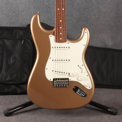 Fender Vintera 70s Stratocaster Hardtail - Firemist Gold - 2nd Hand image 3