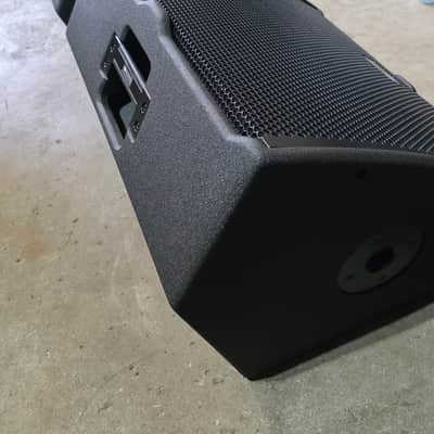 RCF TT25CXA monitors image 15