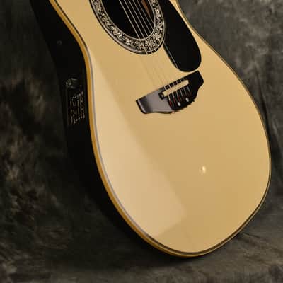 Ovation 3862 Pinnacle Series Super Shallow Bowl Acoustic Electric