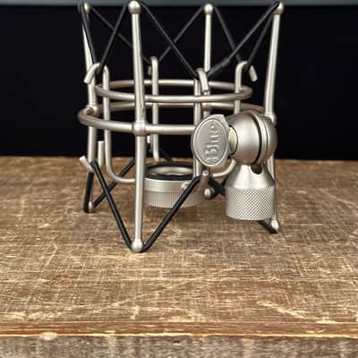 Blue Kiwi Large Diaphragm Multipattern Condenser Microphone. Great shape! image 17