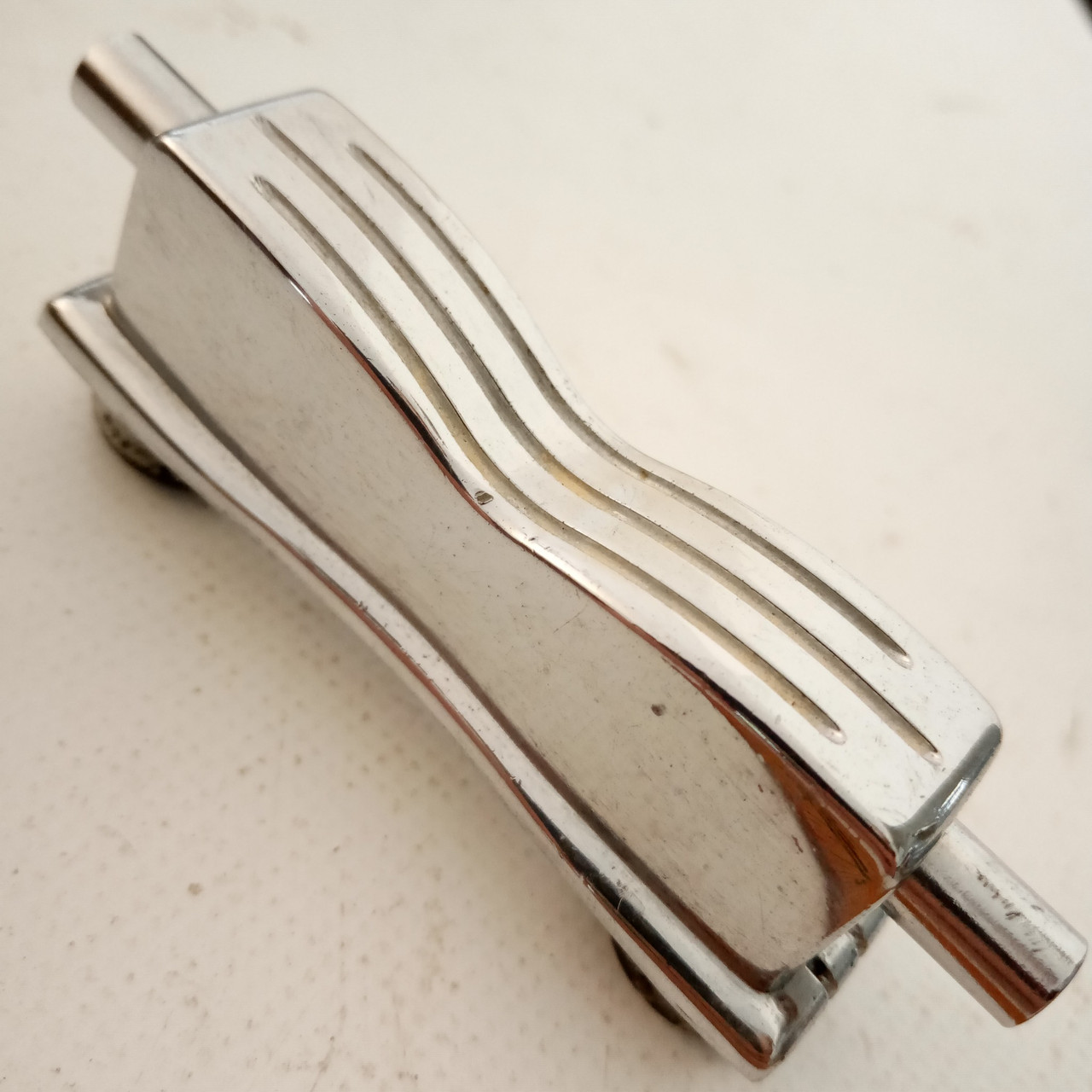 Ludwig 1x Club Date Bow-Tie Floor/Ride Tom Drum Lug Chrome Bowtie 60s Vintage* — main photograph