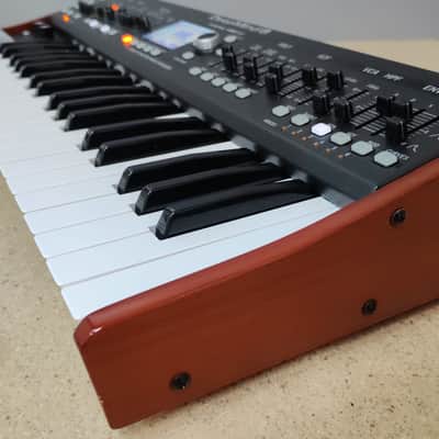 Behringer DeepMind 6 with original Bag / Synthonia Libraries - Deep mind image 6