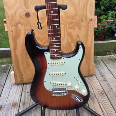 2018 Fender Classic player 60s stratocaster - Gloss polyurethane W/gig bag and extras image 2