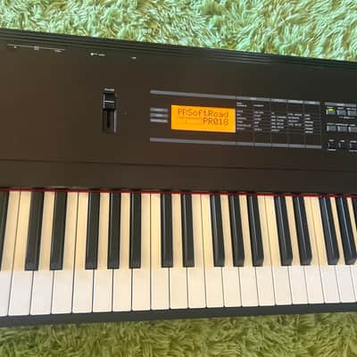 Yamaha S08 88 Key Synthesizer Workstation Piano image 5