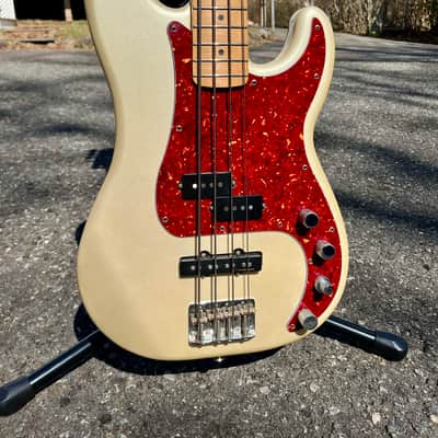 Fender Deluxe Active Precision Bass Special w/ Maple Fretboard 2007 - Blizzard Pearl, includes MONO case image 2
