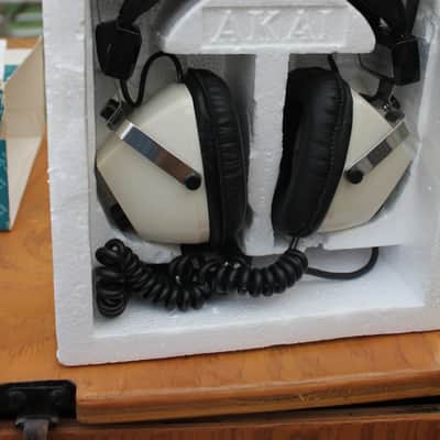 Vintage deadstock AKAI ASE-22 Headphones with volume control image 4