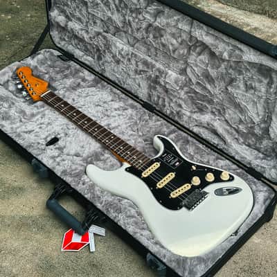 American Ultra Stratocaster - Arctic Pearl with Rosewood Fretboard - MINT image 9