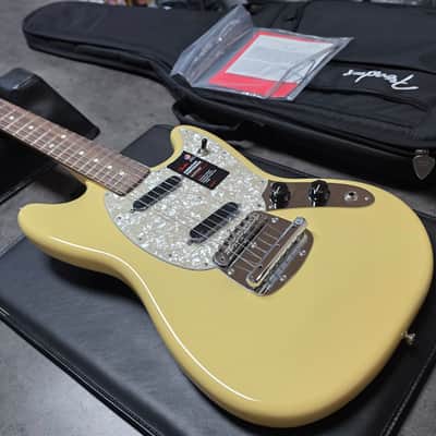 Fender American Mustang BRAND NEW 75th ANNIVERSARY Performer Vintage White 60s Kurt Cobain vibes USA Electric Guitar image 1