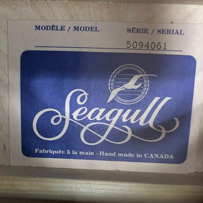 Seagull acoustic electric guitar in natural with case image 4