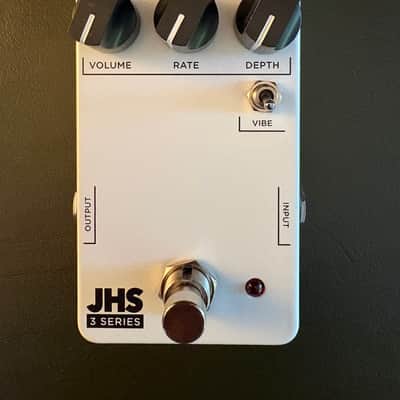 JHS 3 Series Chorus 2020 - Present - White image 1