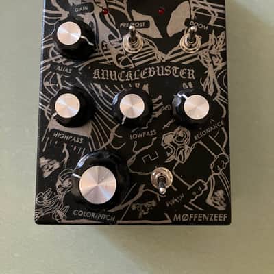 Moffenzeef Knucklebuster image 1