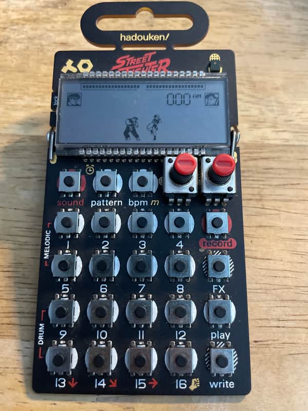 Teenage Engineering スト2 PO-133 新品(開封のみ)！ 名器誕生か!?ポケットオペレーターのCAPCOMスト2コラボを開封してみた