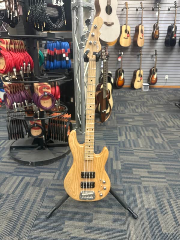 G&L Tribute L-2000
