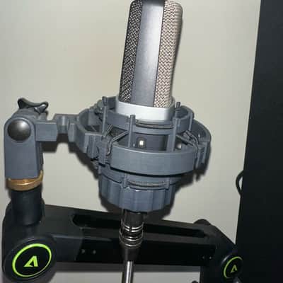 AKG C214 Large Diaphragm Cardioid Condenser Microphone 2010s - Black image 6